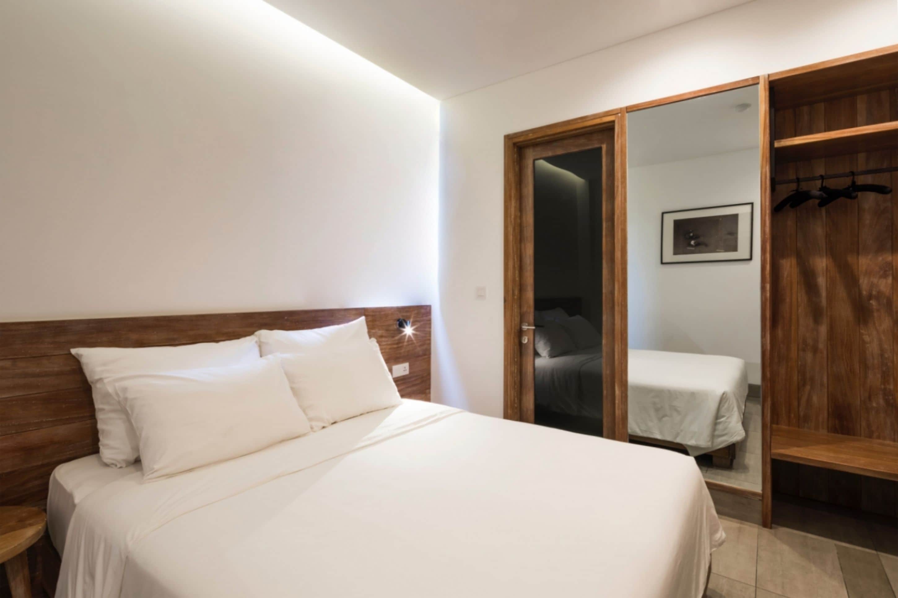 minimalism room | minibar, in-room safe, desk, laptop workspace