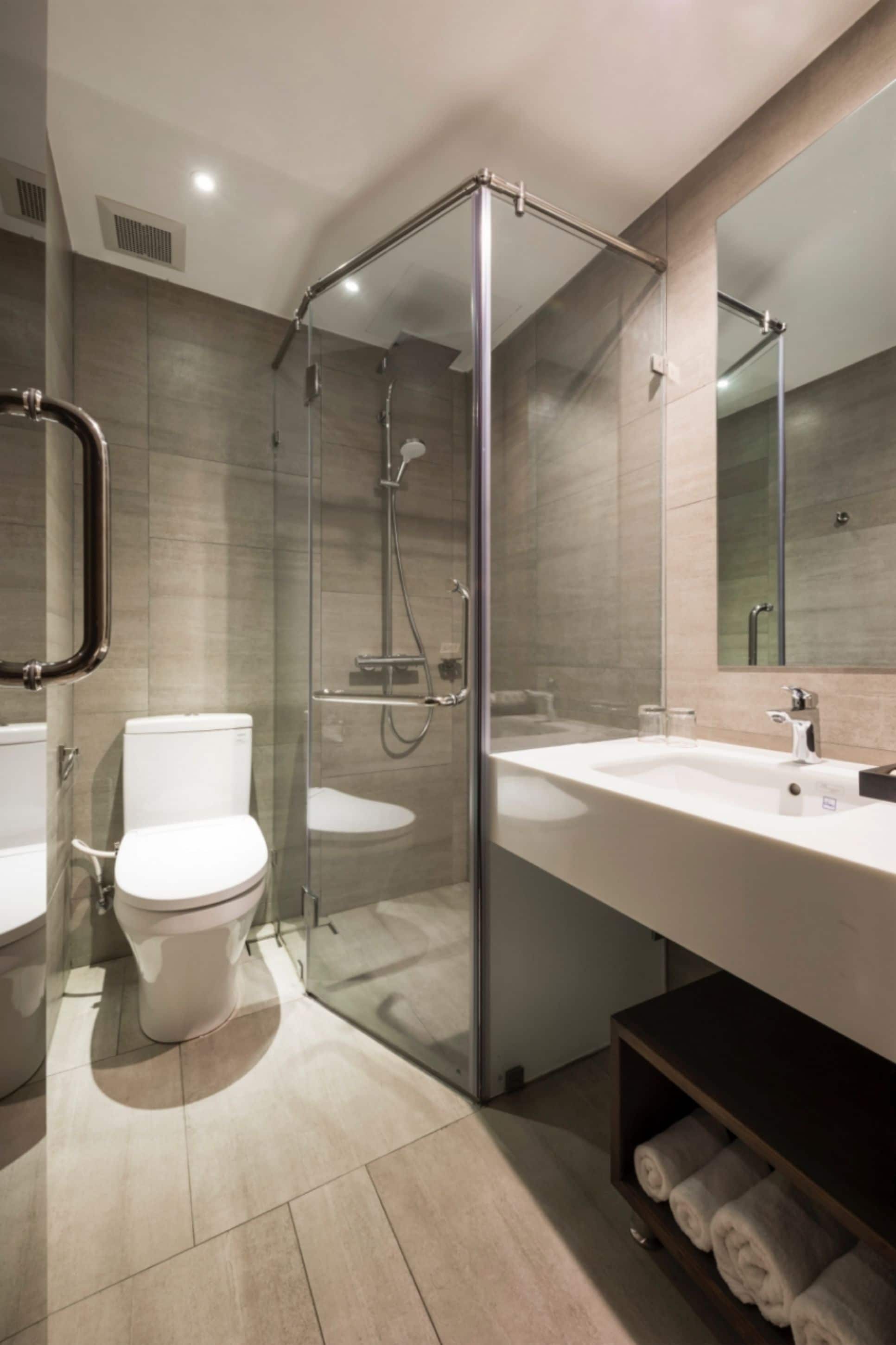 fine-arts balcony | bathroom | shower, rainfall showerhead, free toiletries, hair dryer
