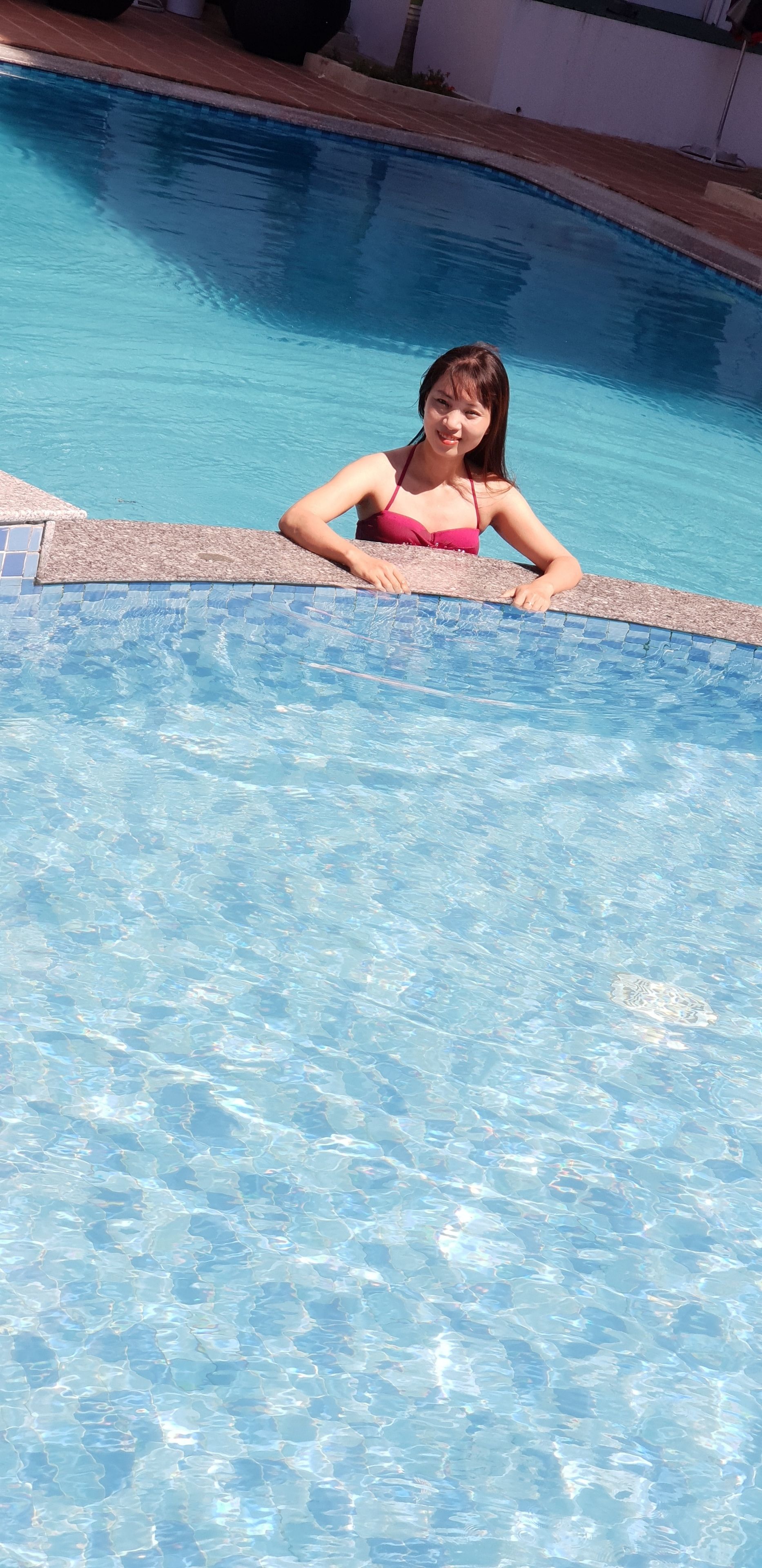 Piscina externa, espreguiçadeiras