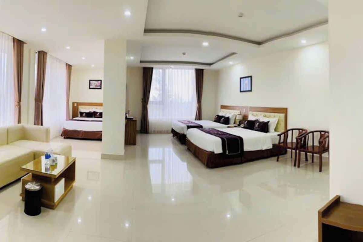 Connecting Room 1