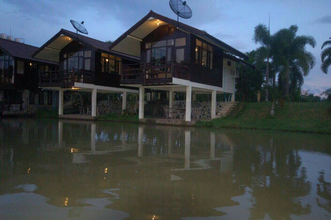 Bangalow with Lake View | Skrivebord og wi-fi (inkludert)