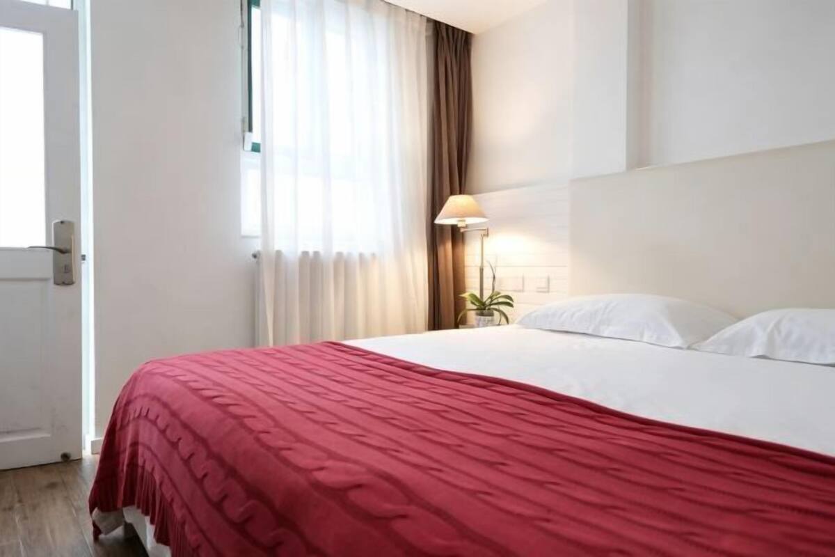 Caja fuerte, wifi gratis, ropa de cama