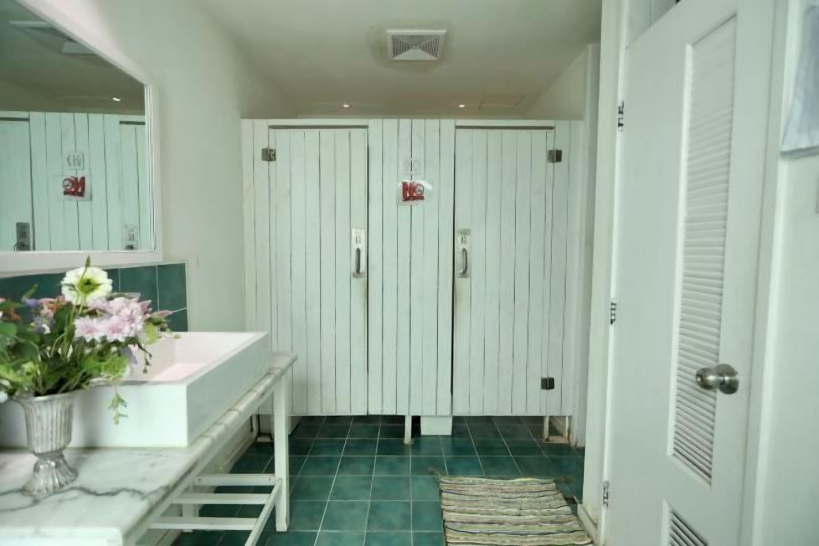 In-room safe, free WiFi