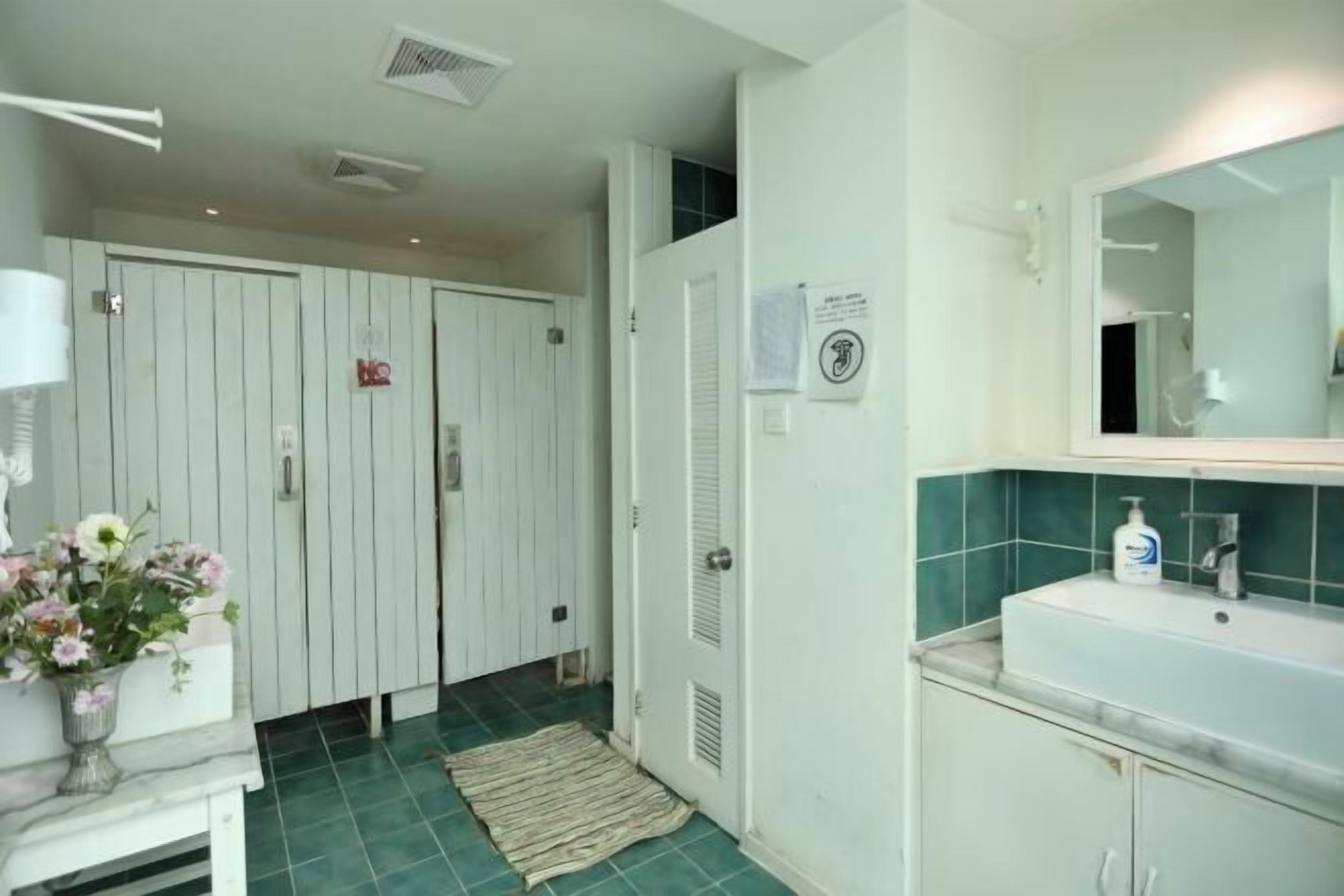 In-room safe, free WiFi