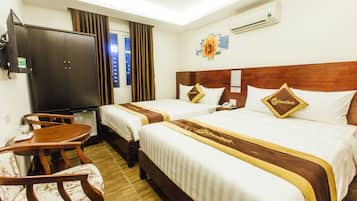 Deluxe-Zweibettzimmer | Minibar, Zimmersafe, Schreibtisch, schallisolierte Zimmer