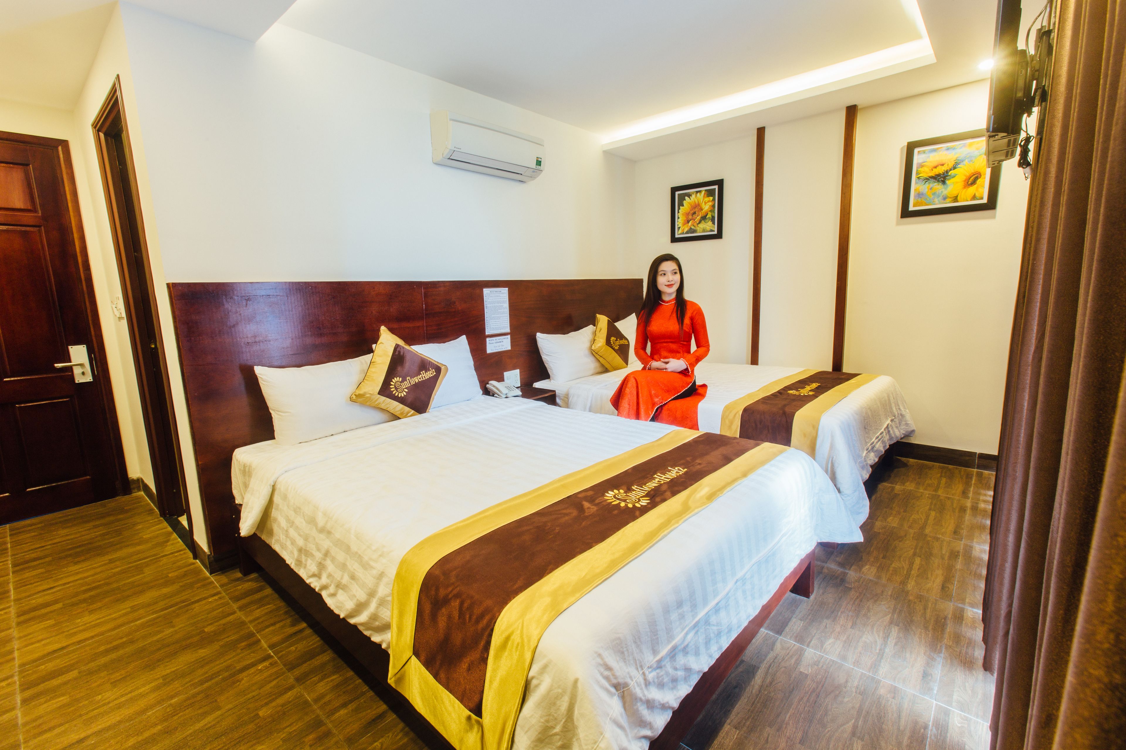 family room | 1 bedroom, minibar, in-room safe, desk