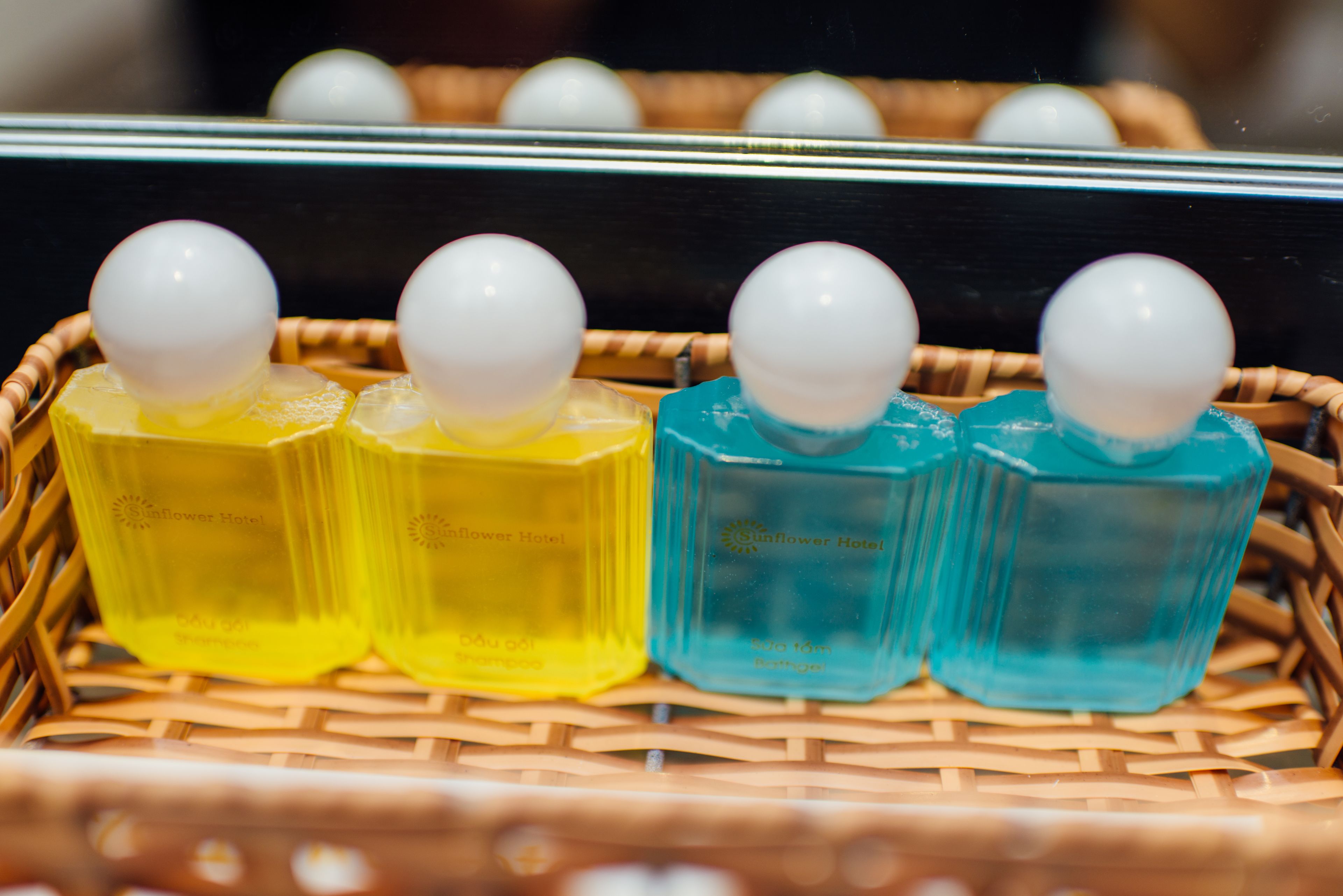 Duschwanne, kostenlose Toilettenartikel, Haartrockner, Hausschuhe