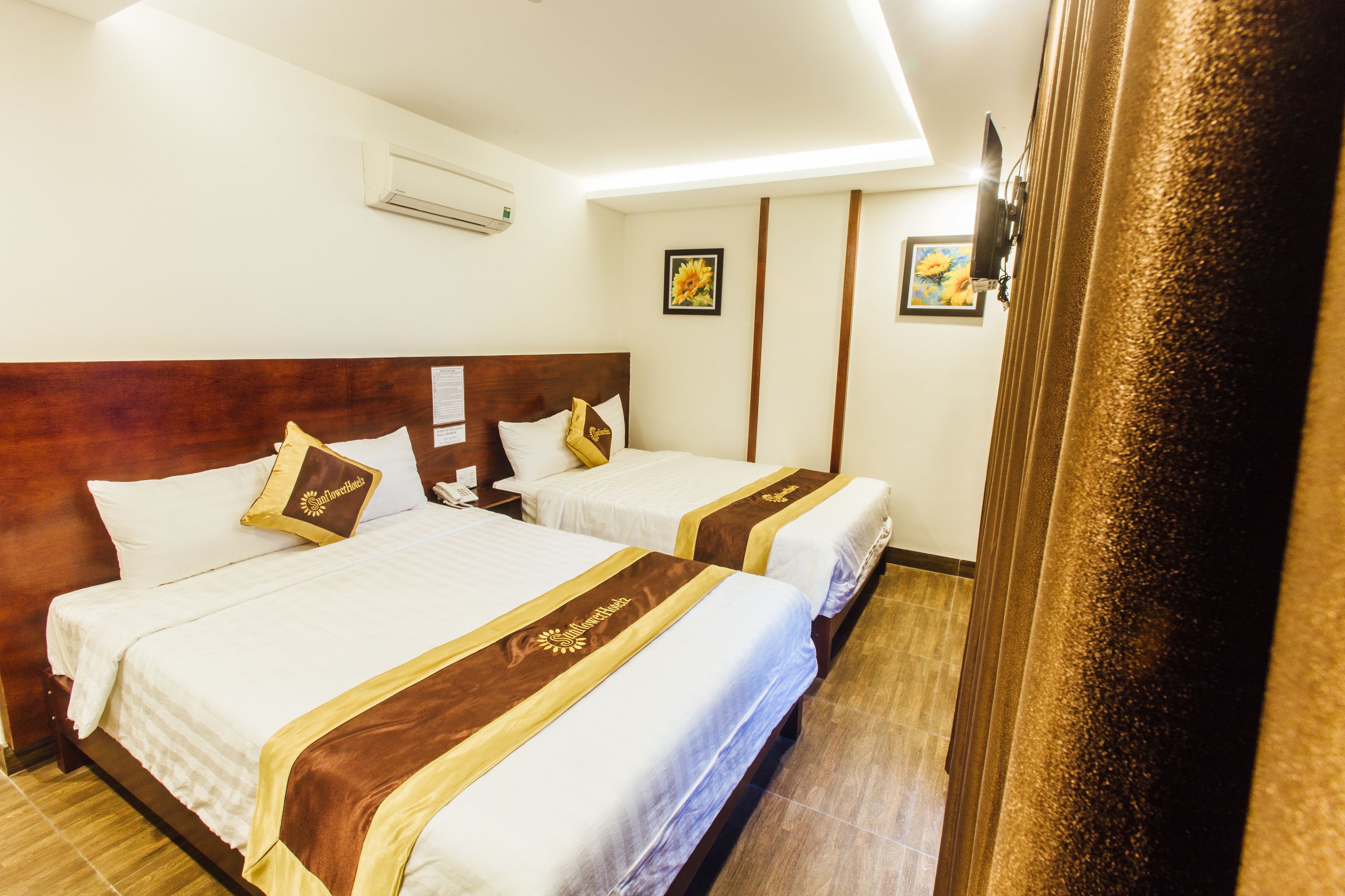 family room | 1 bedroom, minibar, in-room safe, desk