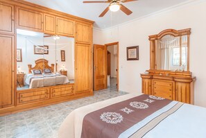 5 bedrooms, iron/ironing board, free WiFi, bed sheets