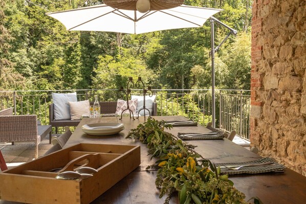 Outdoor dining