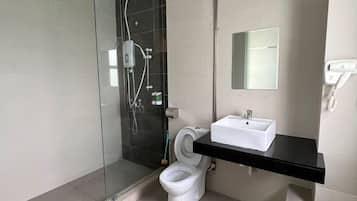 Suite familiar | Baño | Regadera, amenidades de baño gratuitas, toallas