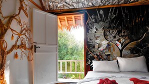 A room with a bed, a window, and a view of greenery outside. - The Rabbit Tree - Hostel (Gili Meno)