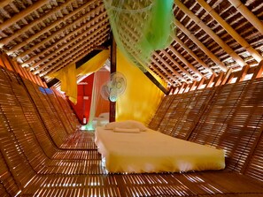 Dormitorio compartido básico, dormitorio mixto | Ropa de cama de alta calidad, sistema de insonorización, wifi gratis