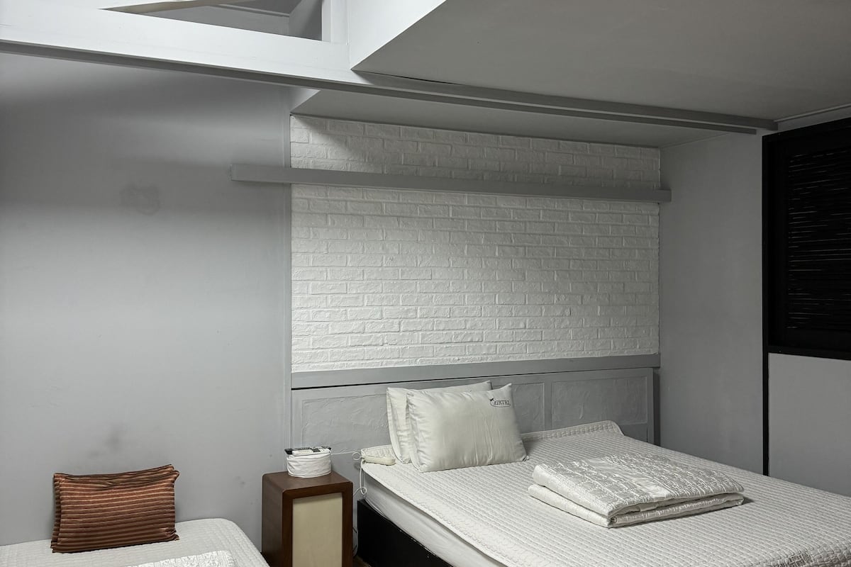 soundproofing, free wifi, bed sheets