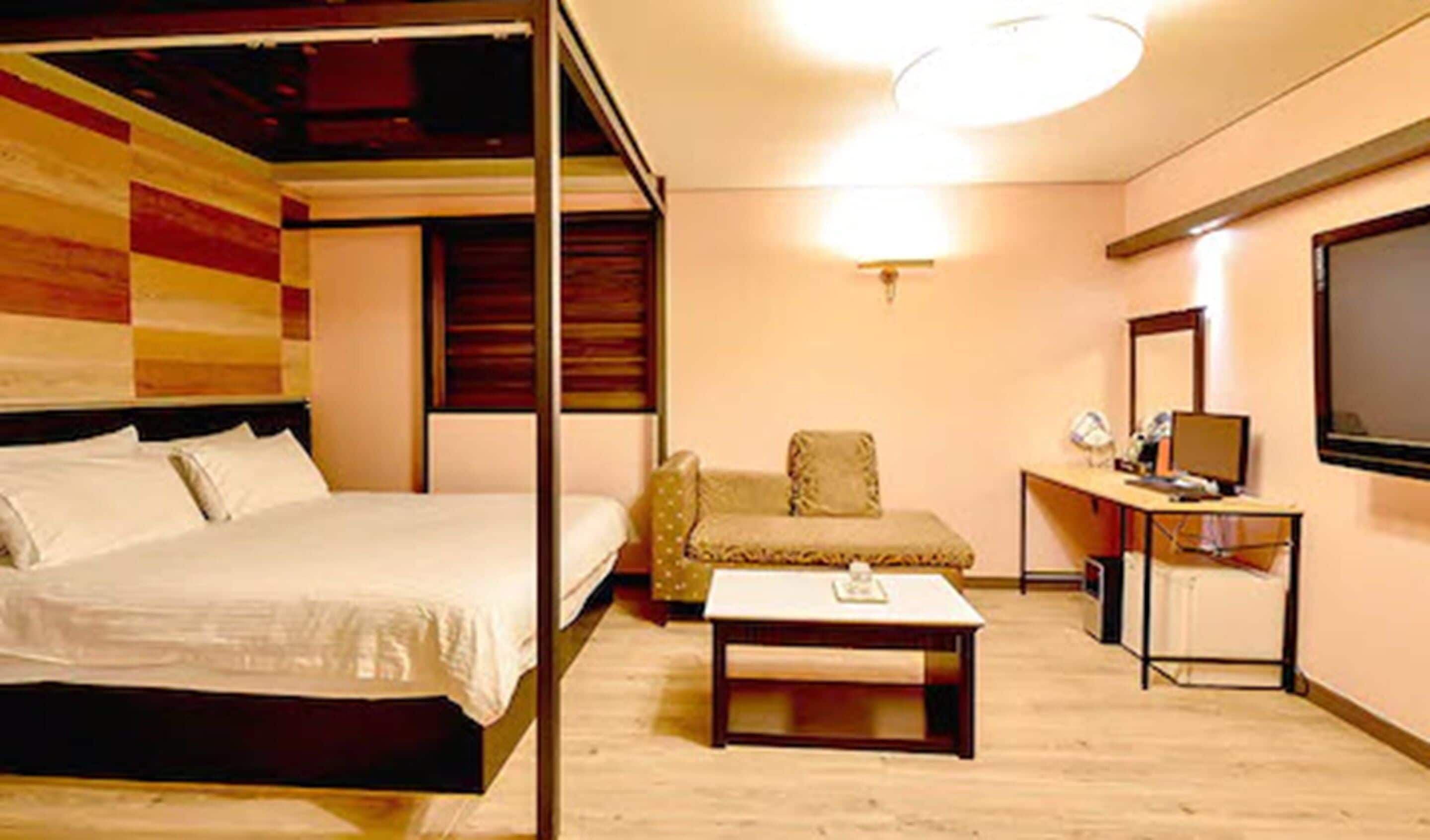 family room (1double+1sinlge+1futon) | soundproofing, free wifi, bed sheets