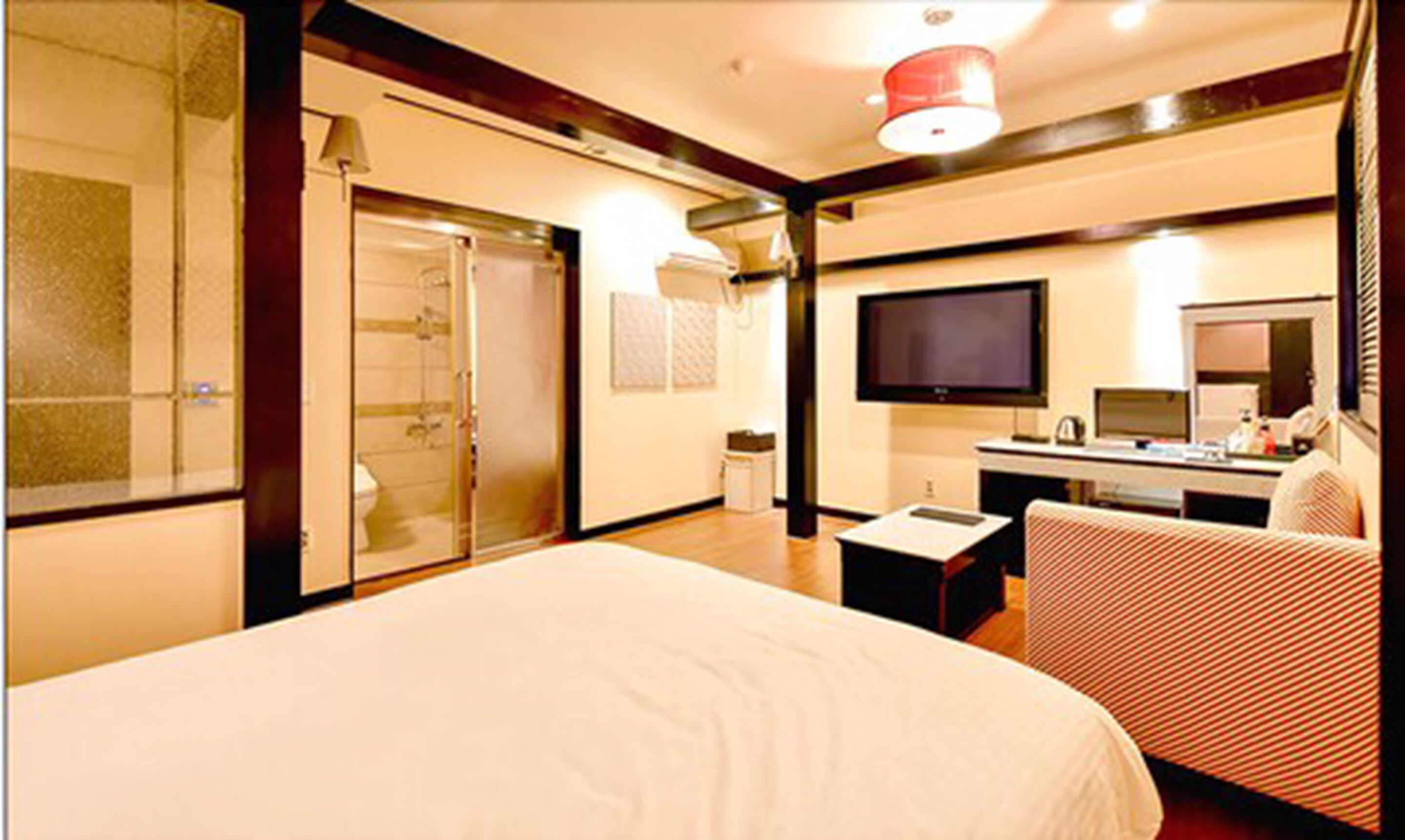 family room (1double+1sinlge+1futon) | soundproofing, free wifi, bed sheets