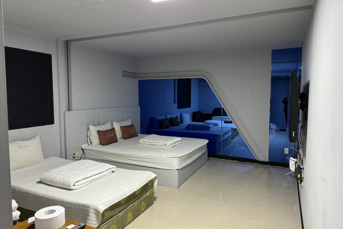 soundproofing, free wifi, bed sheets