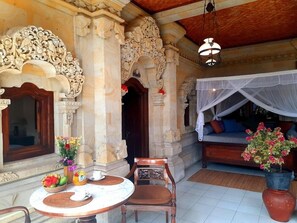 Outdoor dining - Alam Indah (Ubud)