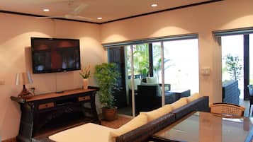 Laguna BEACH Villa - 3 Bedrooms | Woonkamer | Een flatscreentelevisie