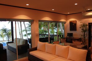 Laguna BEACH Villa - 3 Bedrooms | 거실 공간 | 평면 TV