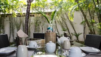 2 Bedrooms Villa | In-room dining