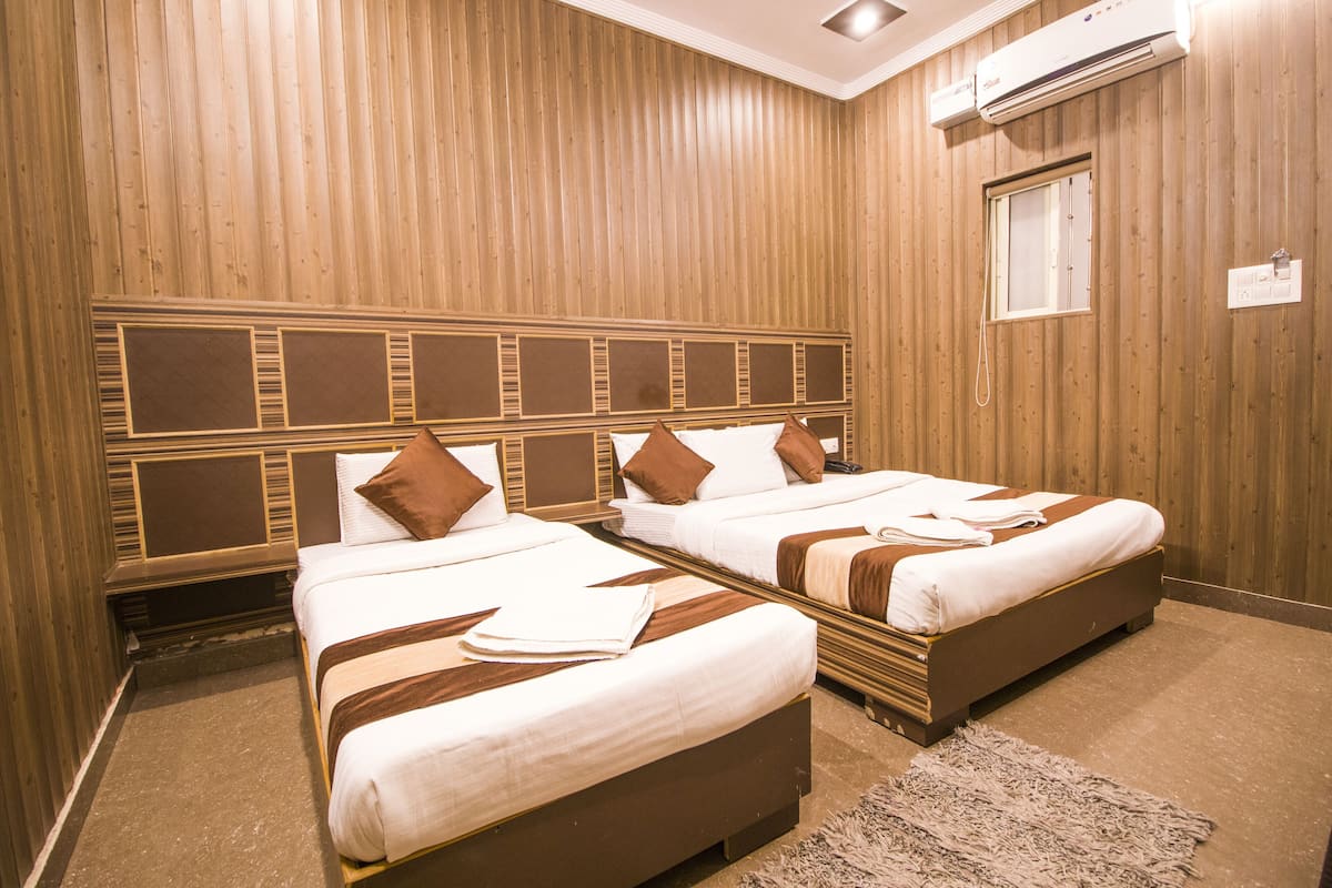 Familien-Dreibettzimmer, Mehrere Betten | 1 Schlafzimmer, schallisolierte Zimmer, Bügeleisen/Bügelbrett