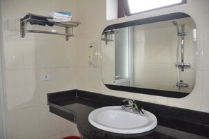 Ducha, artículos de higiene personal gratuitos y secador de pelo