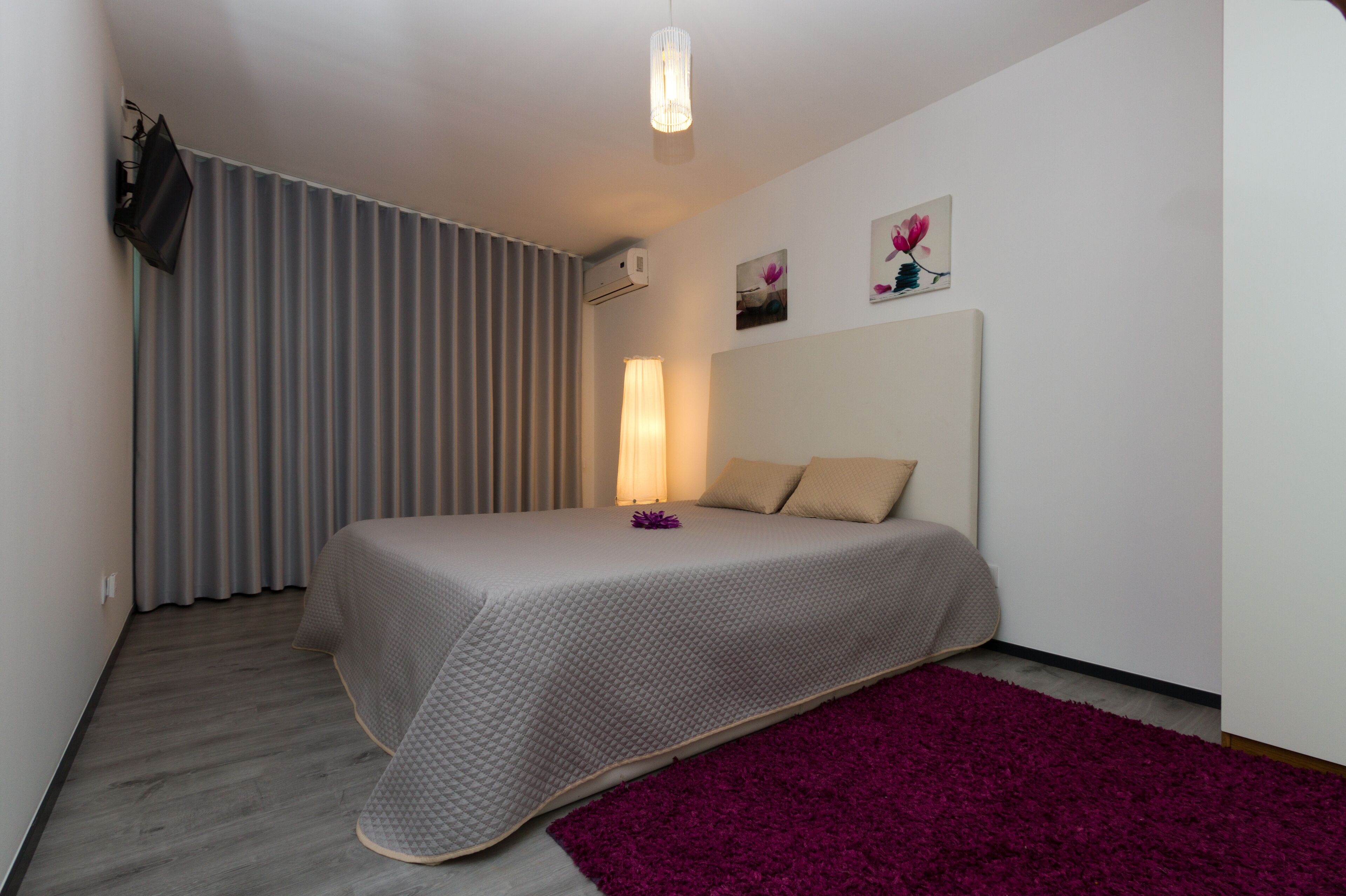 3 室のベッドルーム、アイロン / アイロン台、WiFi (無料)、ベッドシーツ