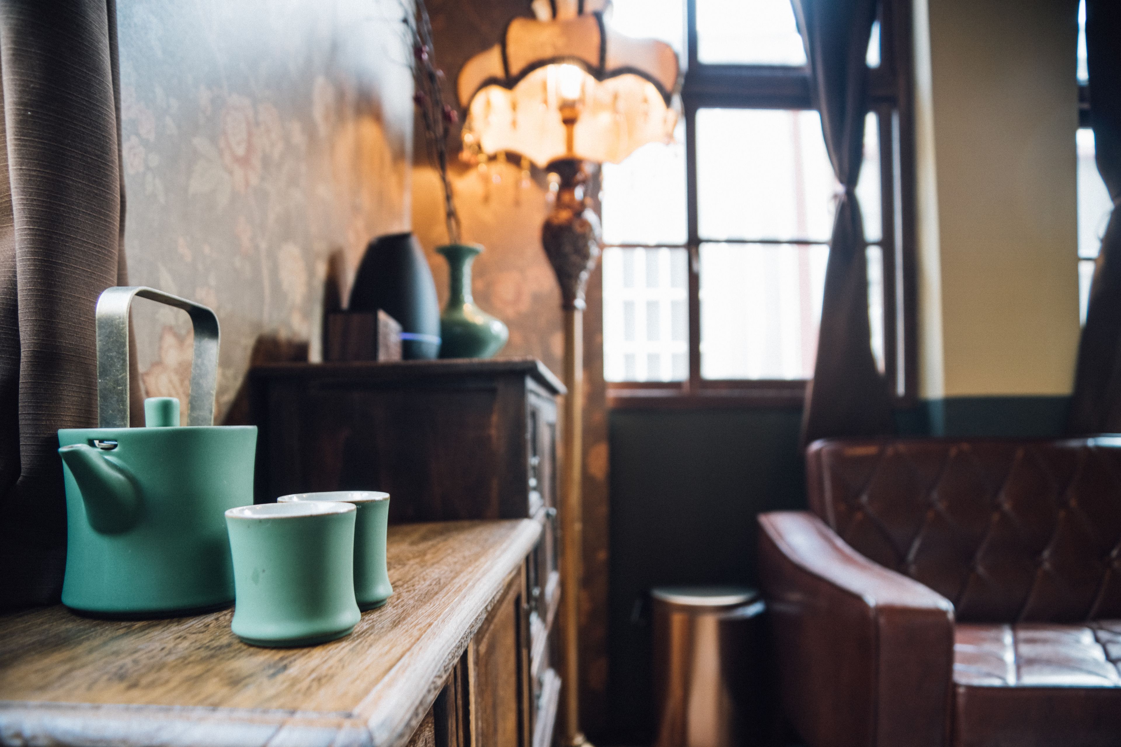 デラックス ダブルルーム 1 ベッドルーム | 遮光カーテン、WiFi (無料)、ベッドシーツ