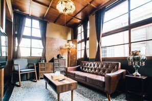 Deluxe Double Room, 1 Bedroom | 2 bedrooms, blackout drapes, free WiFi, bed sheets