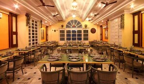 Tägliches Frühstücksbuffet (250 INR pro Person)