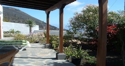 Casa los Viñedos, con vistas al mar y los Volcanes. Fuencaliente De La Palma