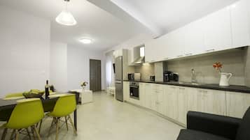 Royal-Apartment | Eigene Küche | Kühlschrank, Mikrowelle, Ofen, Herdplatte
