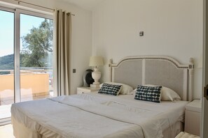 3 室のベッドルーム、アイロン / アイロン台、WiFi、ベッドシーツ