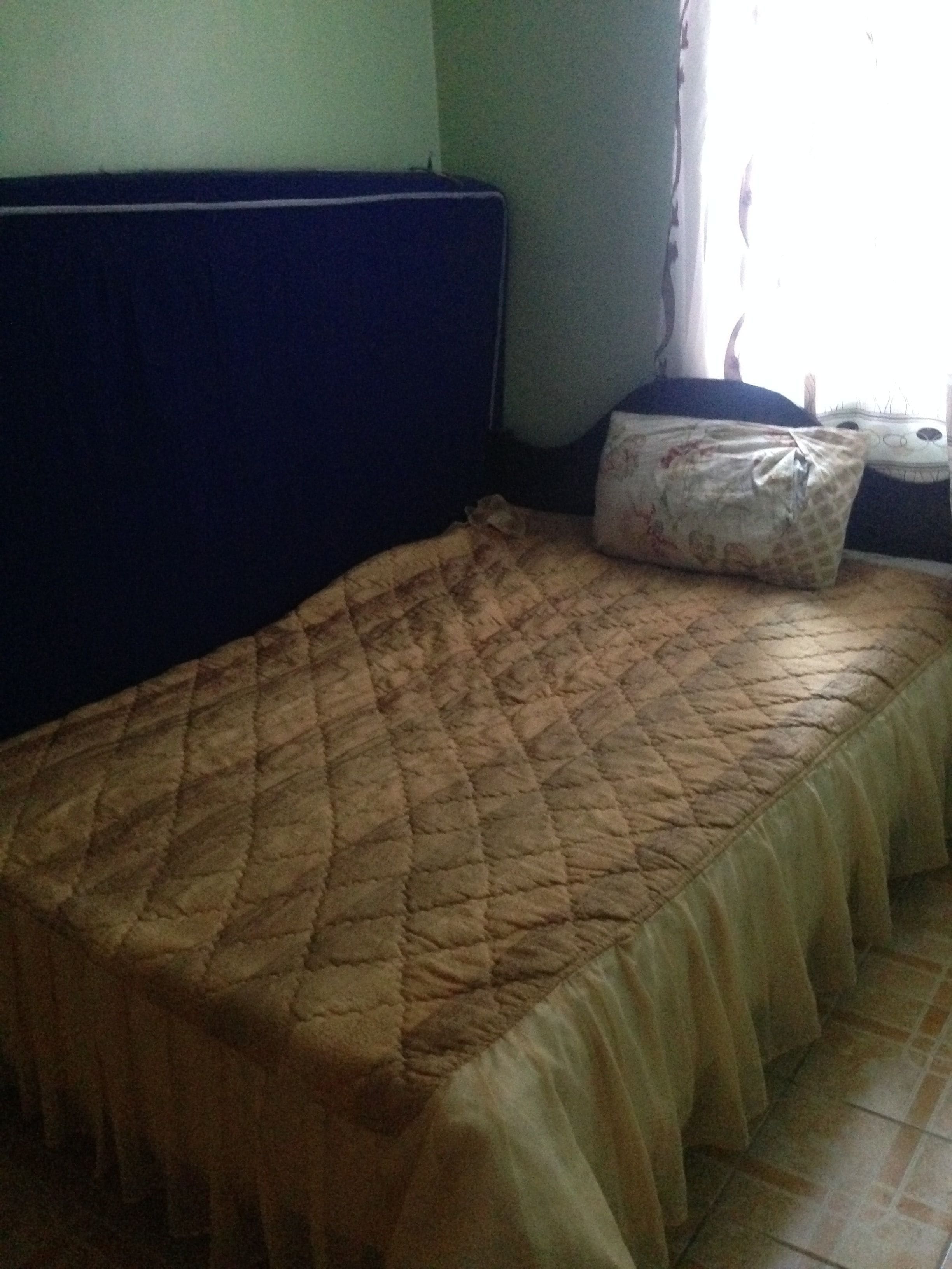 1 habitación, tabla de planchar con plancha, wifi gratis y ropa de cama 