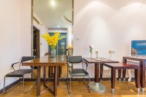 Habitación superior | Escritorio, espacio para trabajar con un portátil, cortinas opacas