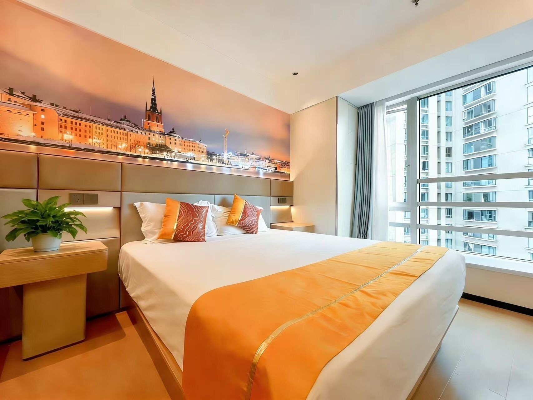 Quarto família | Escrivaninha, espaço de trabalho para notebook, cortinas blackout