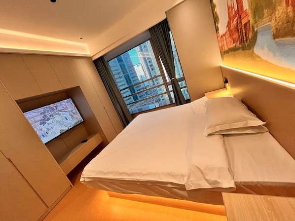 Deluxe Double Room | Desk, laptop workspace, blackout drapes, soundproofing