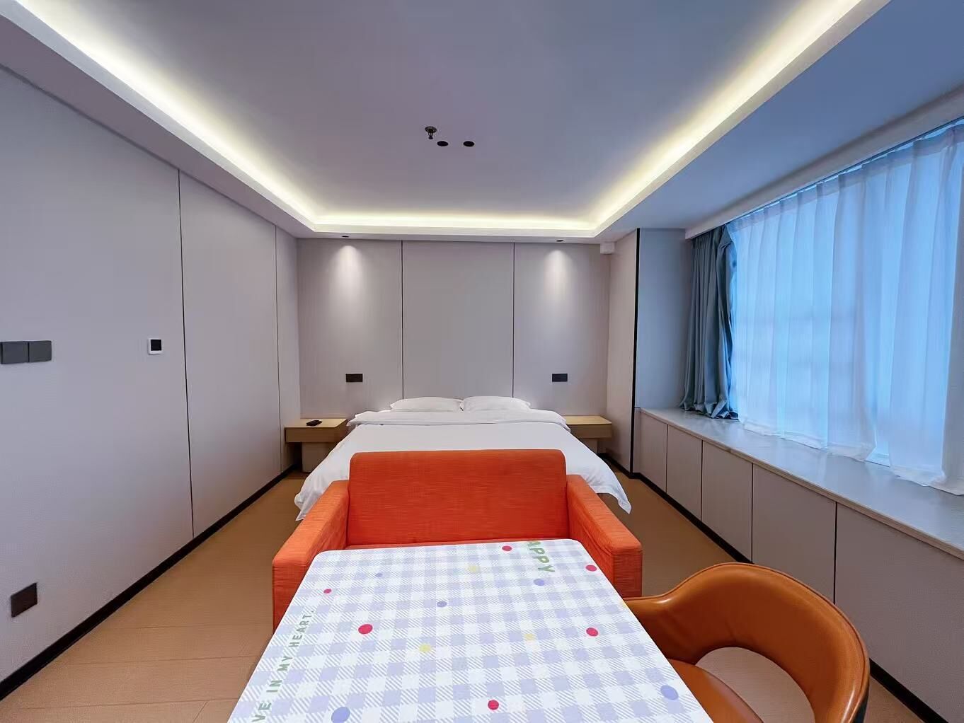 Superior Room | Desk, laptop workspace, blackout drapes, soundproofing