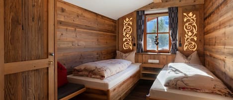 2 bedrooms, in-room safe, WiFi, bed sheets