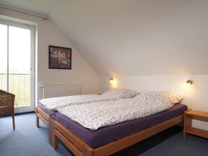 3 bedrooms, travel cot, WiFi