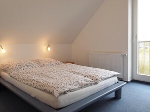 3 bedrooms, travel cot, WiFi