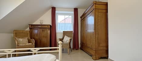 1 bedroom, iron/ironing board, travel cot, WiFi