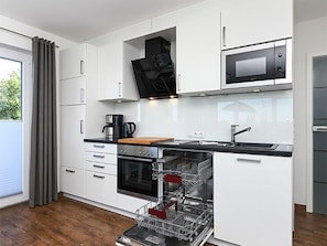 Kühlschrank, Mikrowelle, Ofen, Geschirrspüler