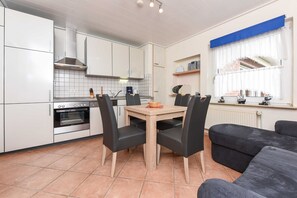 Kühlschrank, Mikrowelle, Ofen, Geschirrspüler