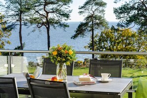 Outdoor dining - Apartment Diamant with penthouse flair - Oasis on the lagoon - Diamant (4-6) (Garz/Usedom)