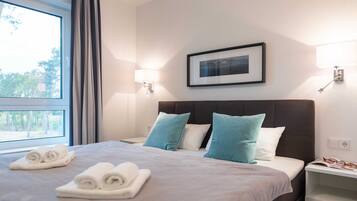 3 bedrooms, desk, travel crib, WiFi