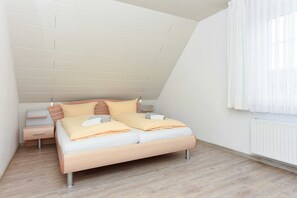 2 Schlafzimmer, Reisekinderbett, WLAN