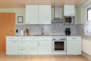 Kühlschrank, Mikrowelle, Ofen, Geschirrspüler