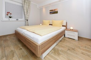 2 bedrooms, travel cot, WiFi